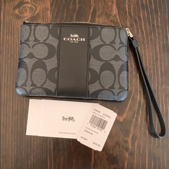 Coach! NWT! Wristlet! - Picture 4 of 8